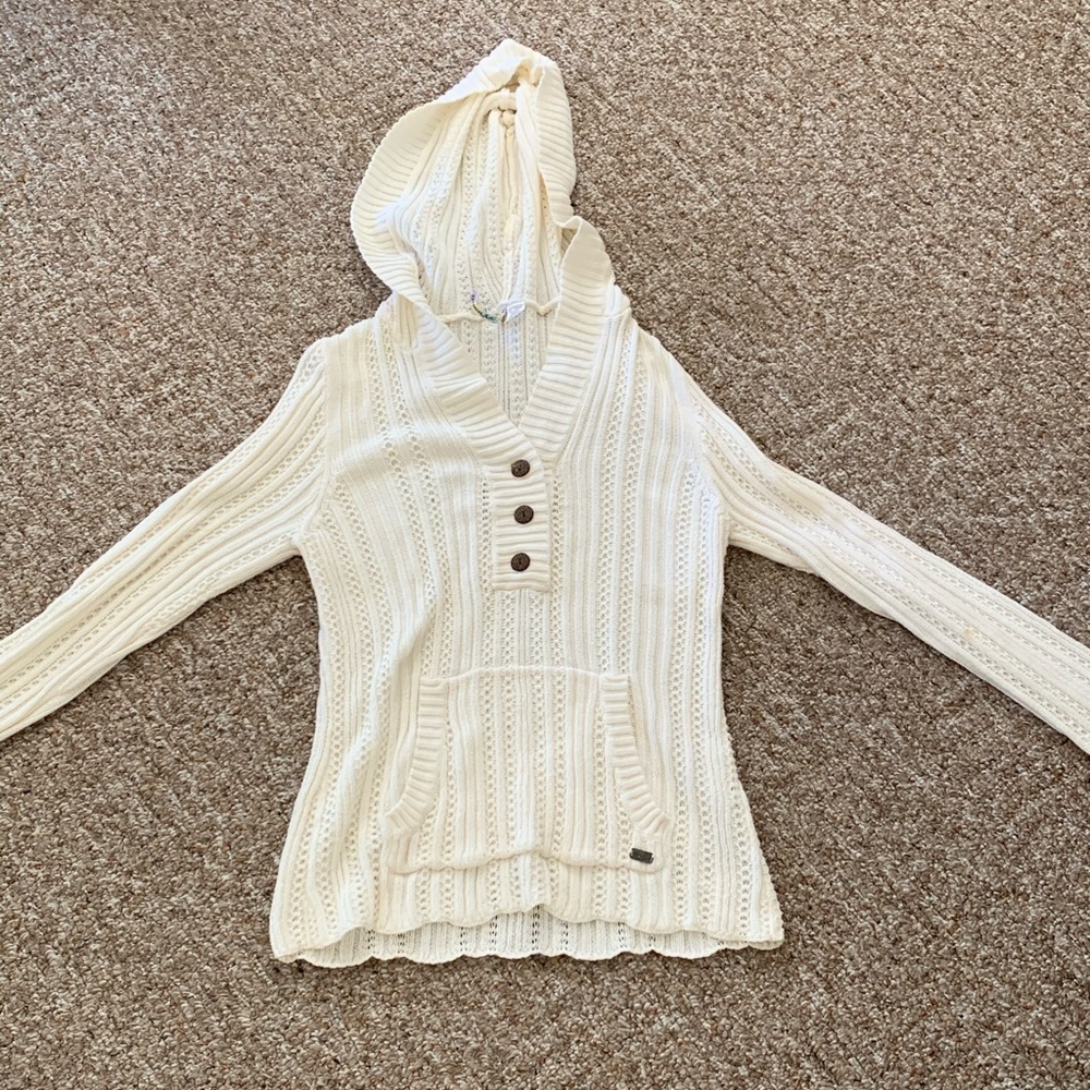 O’Neill’s white knitted pullover